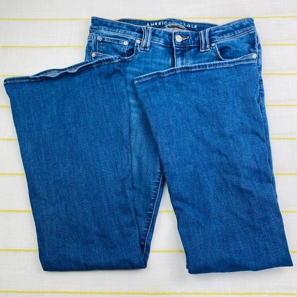 American Eagle Outfitters Denim - AE Ne(x)t Level Low-Rise Flare Jean with buttoned pockets in color blue haven